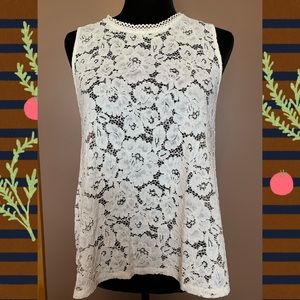 Sleeveless top in white lace